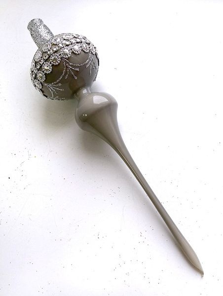 Стеклянная верхушка "Серая с тесьмой из страз" Верхушка стеклянная на елку, декорированная "Серая с тесьмой из страз"