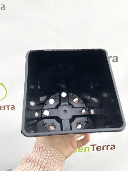 Горшок для рассады квадратный 14*14*14 см (2 л) литой, круглое дно