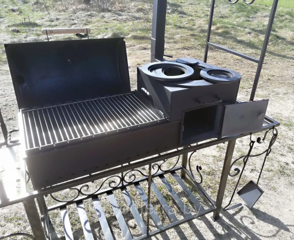 Кованый мангал-гриль с крышей "Алькасар"