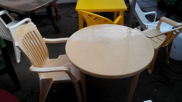 Стол пластиковый круглый [130-0022]