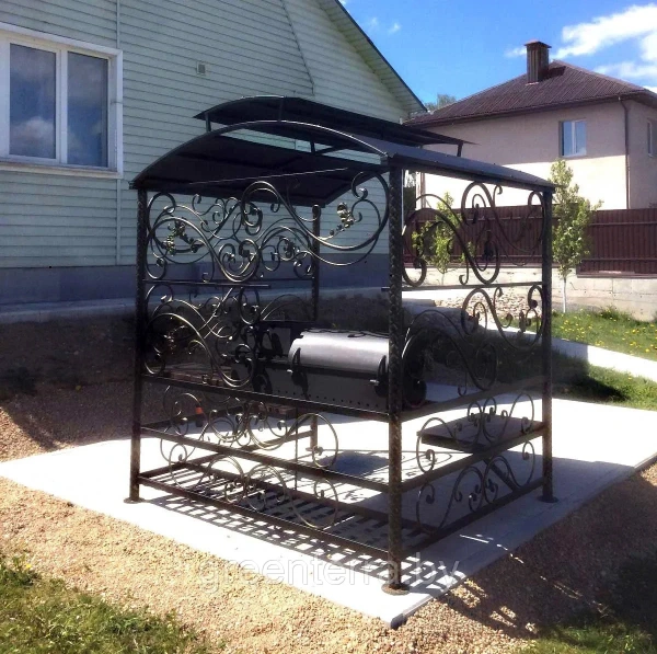 Кованый мангал-беседка с крышей "Туссент"