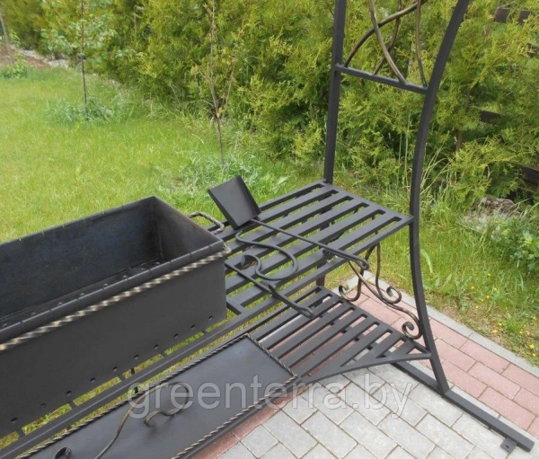 Кованый мангал с крышей "Данноттар"