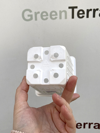 Горшок квадратный формованный 0.55 л, 9х9х10 см., белый