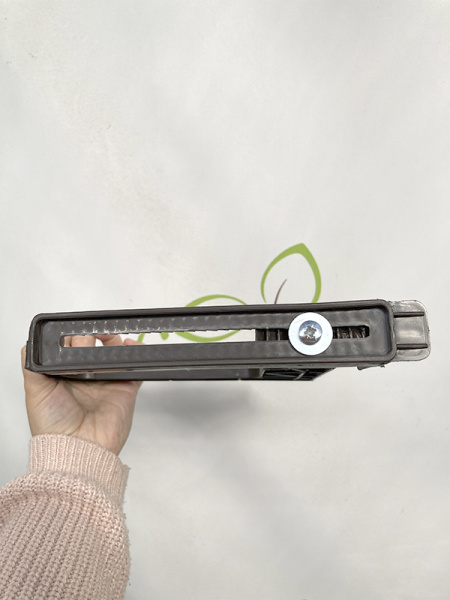 Крепление для балконного ящика шоколадное