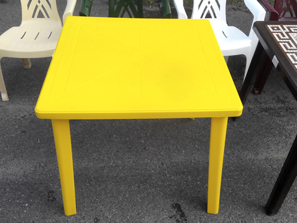 Пластиковый стол квадратный пластиковый для дачи [130-0019]