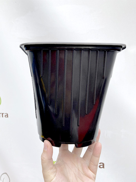 Горшок для рассады квадратный формованный 2.5 л, 15*15*15 см