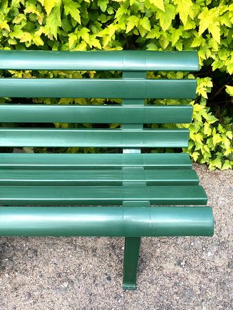 Скамейка садовая пластиковая со спинкой, складная лавка для дачи