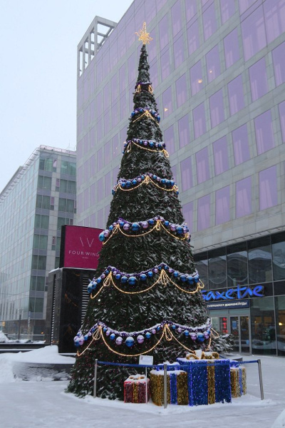 Большая уличная каркасная ель "Евро-2" Большая уличная каркасная ель "Евро-2"