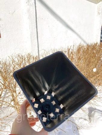 Высокий горшок для роз 2л, 12*12*20см.