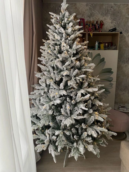 Елка "Альберта" заснеженная