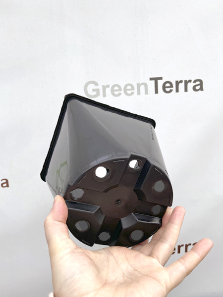 Горшок для рассады квадратный 14*14*14 см (2 л) литой, круглое дно