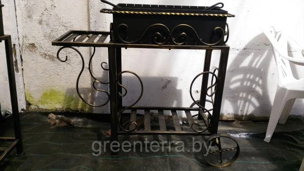 Кованый мангал с колесами  "Версаль"