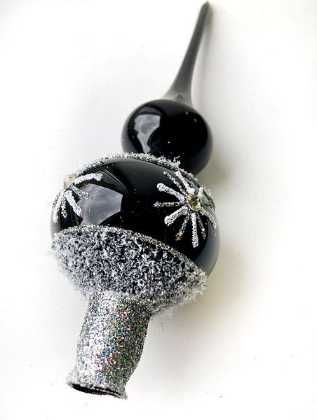 Верхушка стеклянная на елку, декорированная "Чёрная с белым снежком"