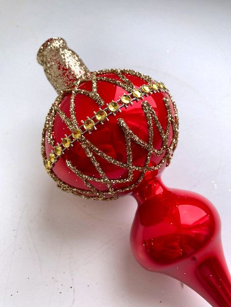 Стеклянная верхушка "Красная с геометрическим узором из блёсток" Верхушка стеклянная на елку, декорированная "Красная с геометрическим узором из блёсток"