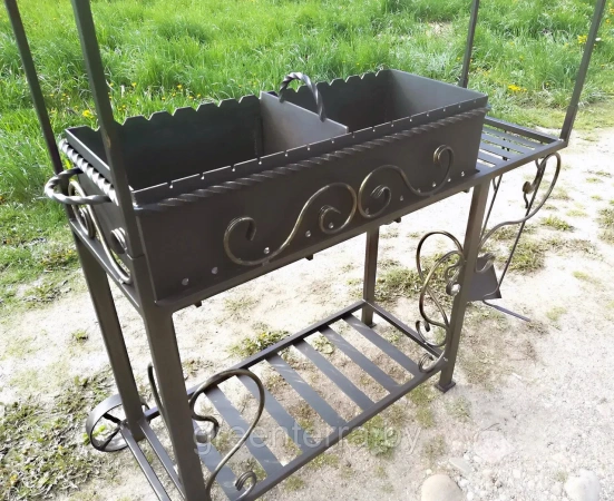 Кованый мангал с крышей "Шильон"