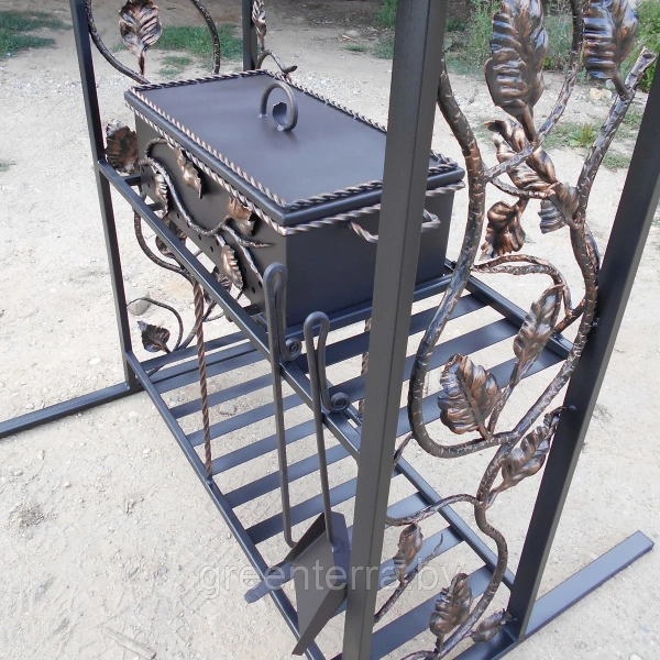 Кованый мангал с крышей "Хит"