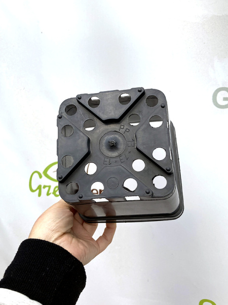 Горшок для рассады квадратный литой 1.5 л, 13*13*13 см.