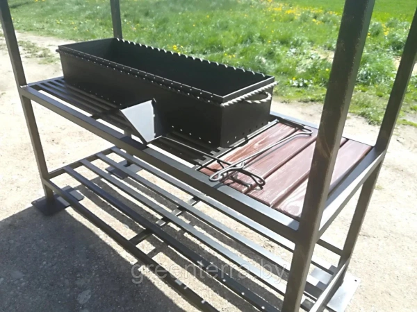 Кованый мангал с крышей "Баннерман"