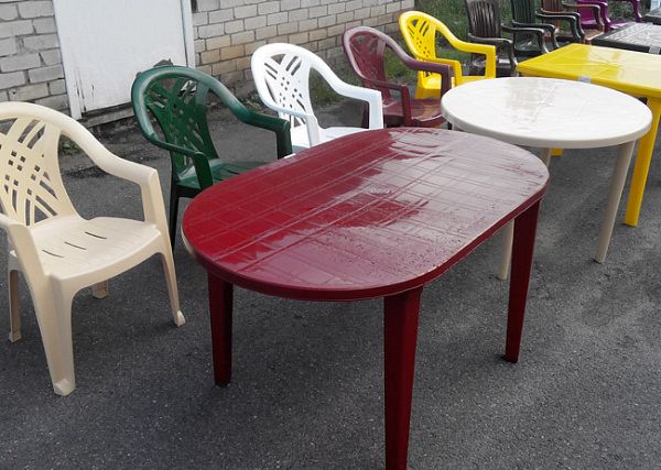 Стол овальный пластмассовый [130-0021]