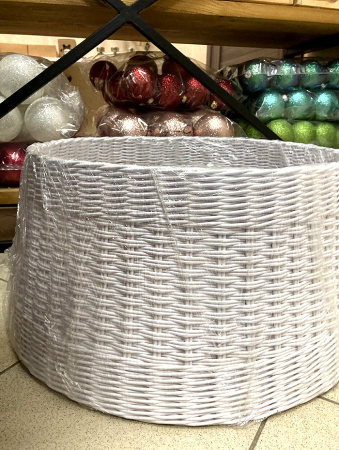 Плетёная корзина под ёлку