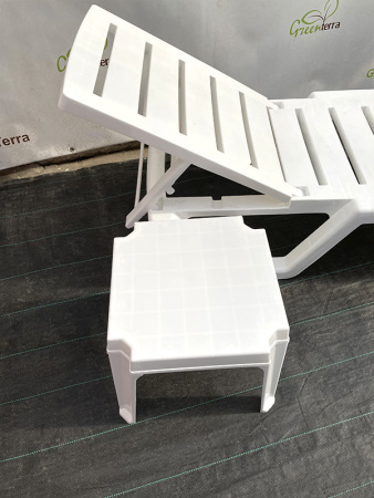 Столик для шезлонга