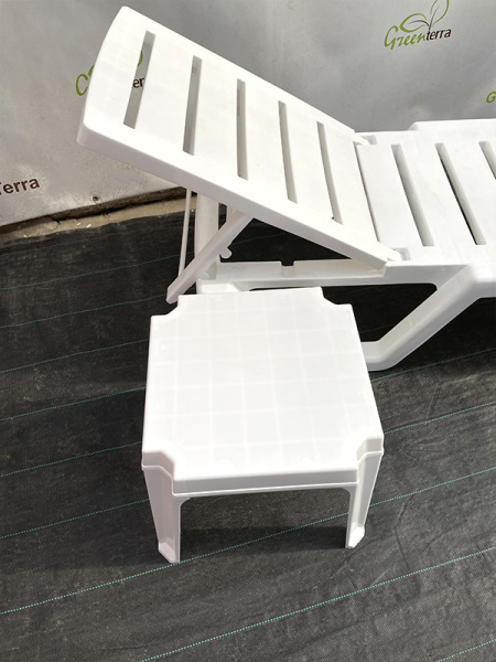 Комплект пластиковый столик и лежак