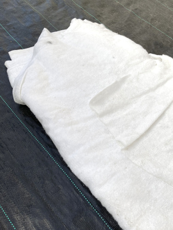 Геотекстиль нетканый (дорнит) рулон 20 м; плотность 200 г/м2 Геотекстиль нетканый (дорнит) рулон 20 м; плотность 200 г/м2