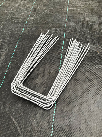 Скоба (шпилька) для крепления агротканей и спанбонда