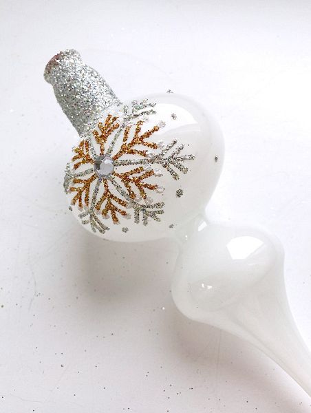 Стеклянная верхушка "Прозрачно-молочная с золотистой снежинкой" Верхушка стеклянная на елку, декорированная "Прозрачно-молочная с золотистой снежинкой"