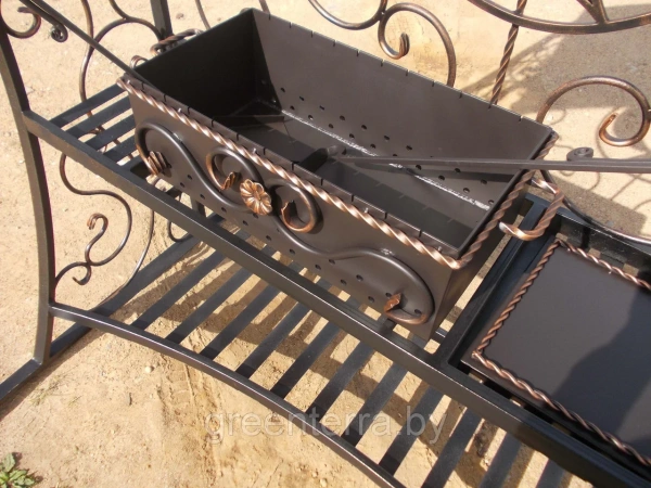 Кованый мангал с крышей "Иф"