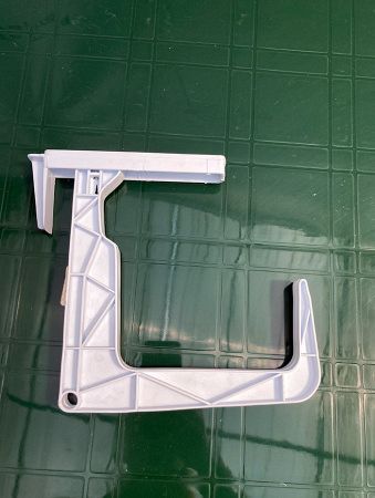 Крепление для балконного ящика белое