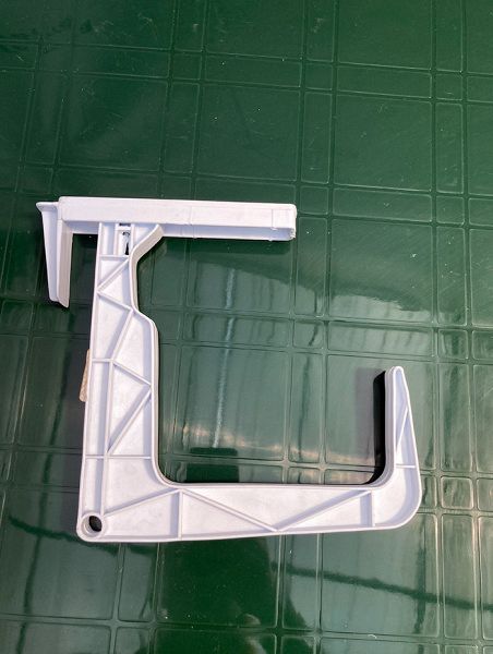 Крепление для балконного ящика белое