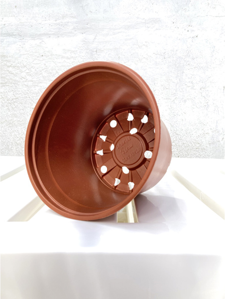 Горшок для рассады круглый формованный 2.3л, ø 17см, высота 13.5см.