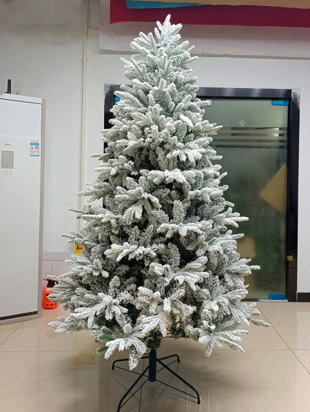 Елка "Онтарио" заснеженная