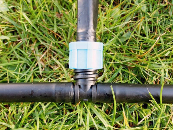 Старт-коннектор капельной ленты 16 мм со шлангом - тройник [DSTA04-16L]