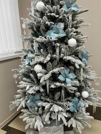 Елка "Онтарио" заснеженная