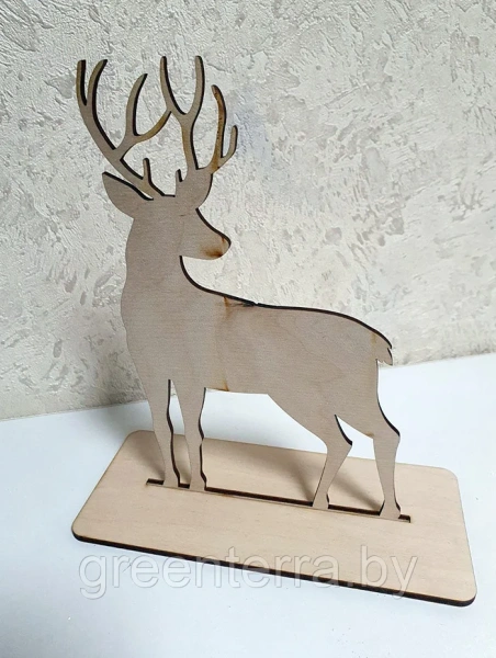Олень большой деревянный на подставке Олень большой деревянный на подставке