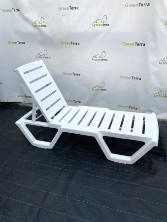 Лежак полимерный пляжный