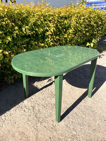 Стол овальный пластмассовый [130-0021]