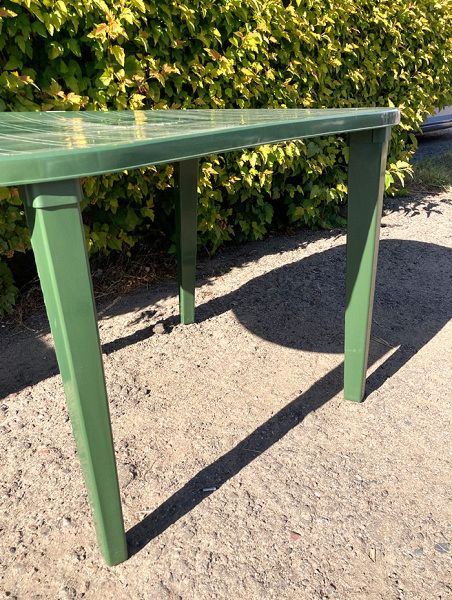 Стол овальный пластмассовый [130-0021]