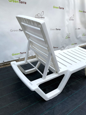 Лежак полимерный пляжный