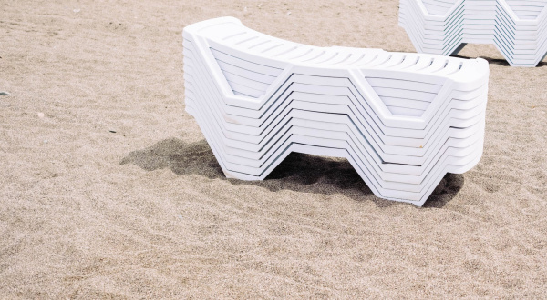 Лежак полимерный пляжный