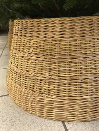 Плетёная корзина под ёлку