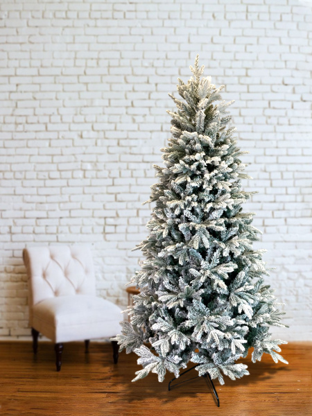 Елка "Онтарио" заснеженная