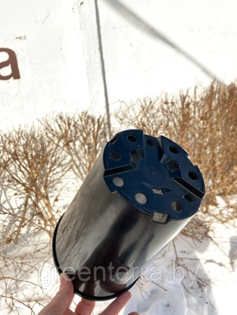 Высокий горшок для роз 2л, ø 14см, высота 18см.