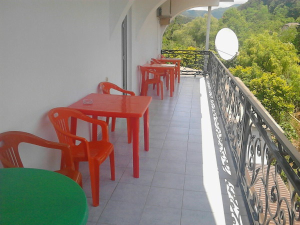 «Комфорт-3»: пластиковый квадратный стол и стулья