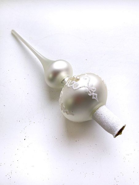 Стеклянная верхушка "Жемчужная с завитками и бусинами" Верхушка стеклянная на елку, декорированная "Жемчужная с завитками и бусинами"