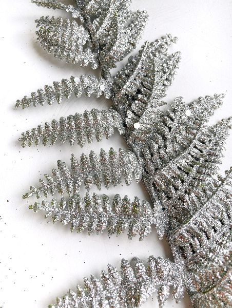 Украшение елочное "Ветка папоротника мелколистного" 76см