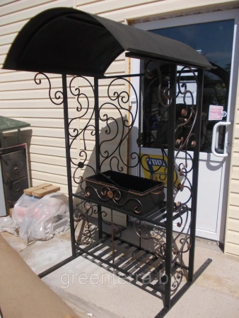 Кованый мангал с крышей "Барон" Кованый мангал с крышей "Барон"