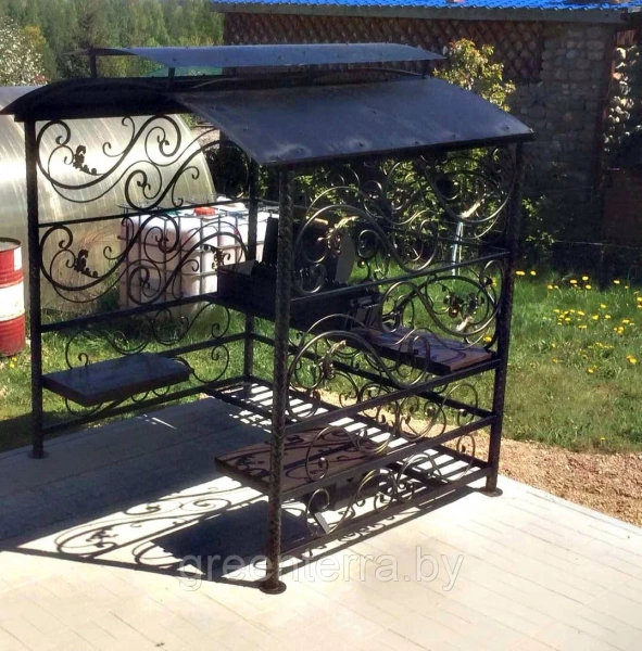 Кованый мангал-беседка с крышей "Туссент"